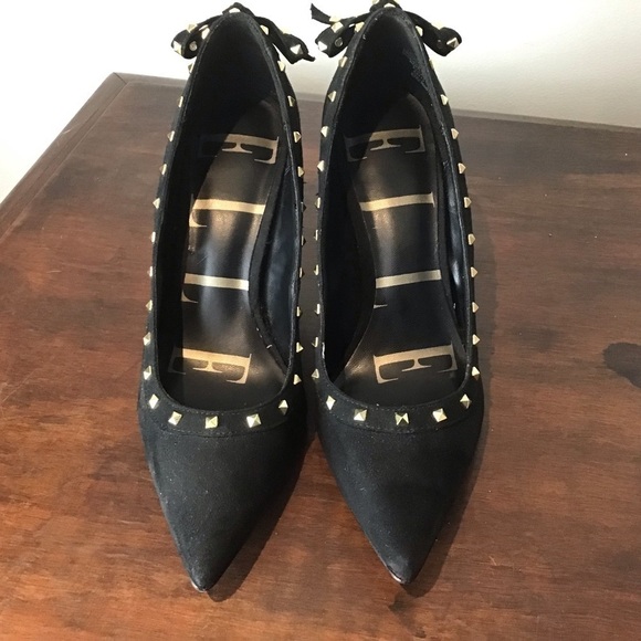 Elle - Picture 3 of 8